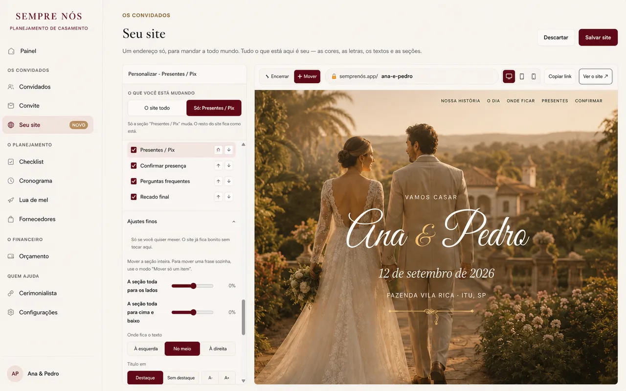 A tela Seu site da Sempre Nós: à esquerda as opções de personalização, ao centro o endereço semprenós.app/ana-e-pedro e à direita o site pronto do casal, com menu de navegação e confirmação de presença